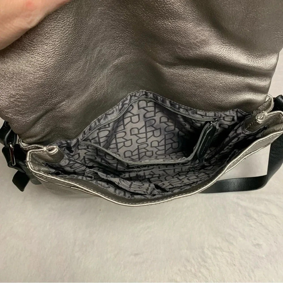 Kenneth Cole Reaction silver fold over purse adjustable strap - Picture 10 of 12